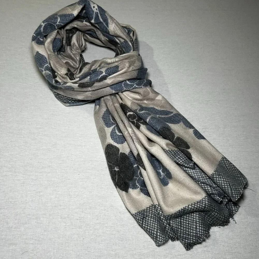 Zelly Pashmina style cashmere / cotton blend scarf in a blue floral print, Chic
